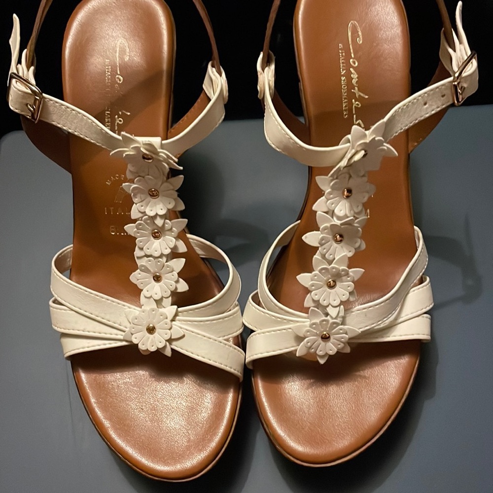 Contesa wedges size 8.5.